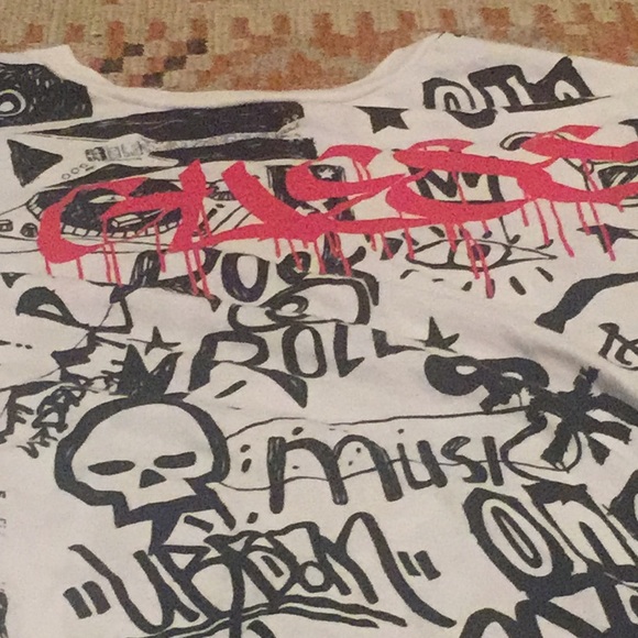 Guess All-over Graffiti Graphic Tee - Picture 2 of 3